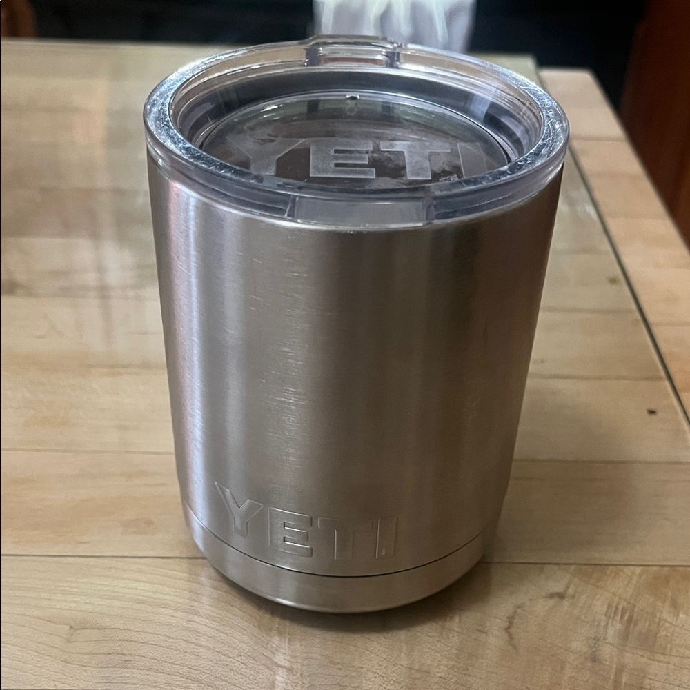 YETI Silver Tumbler with Clear Lid